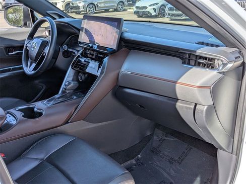 Used 2023 Toyota Venza Limited image 11