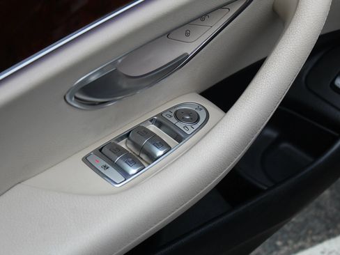 Used 2018 Mercedes-Benz E 400 4MATIC Sedan image 23