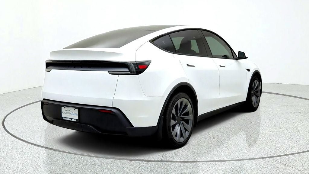Used 2026 Tesla Model Y Long Range RWD image 5