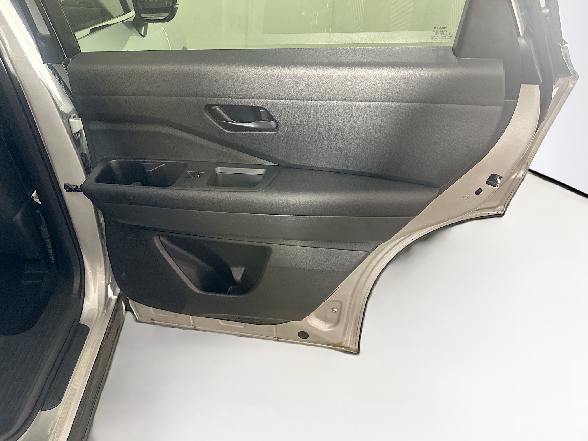 Used 2025 Nissan Pathfinder SV FWD image 32