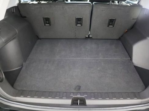 Used 2024 GMC Terrain SLT image 21