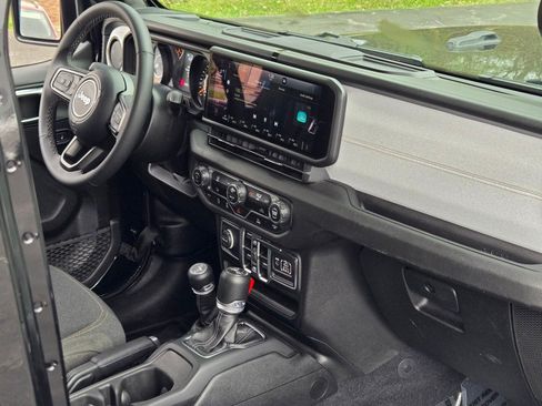 Used 2025 Jeep Wrangler Unlimited Sport AWD/4WD image 8
