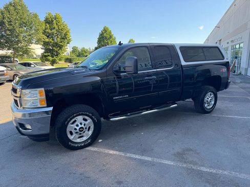 Used 2011 Chevrolet Silverado 2500 LT w/ Interior Plus Package AWD/4WD image 23