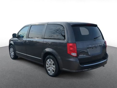 Used 2018 Dodge Grand Caravan SE image 6