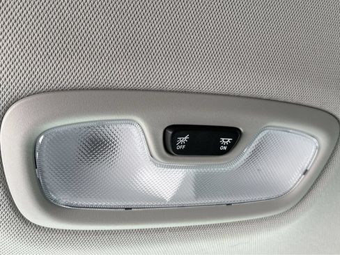 Used 2025 Chevrolet Trax LT FWD image 32