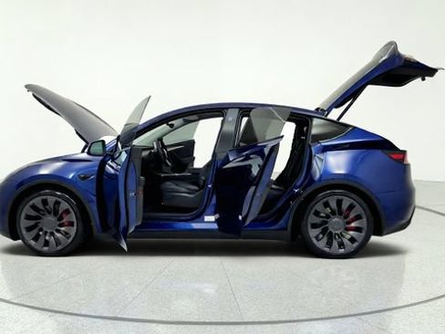 Used 2023 Tesla Model Y Performance AWD/4WD image 15