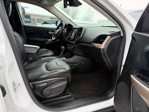 Used 2018 Jeep Cherokee High Altitude w/ Luxury Group image 10