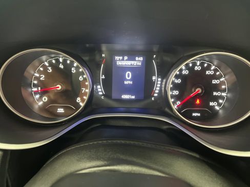 Used 2021 Jeep Compass Latitude FWD image 17