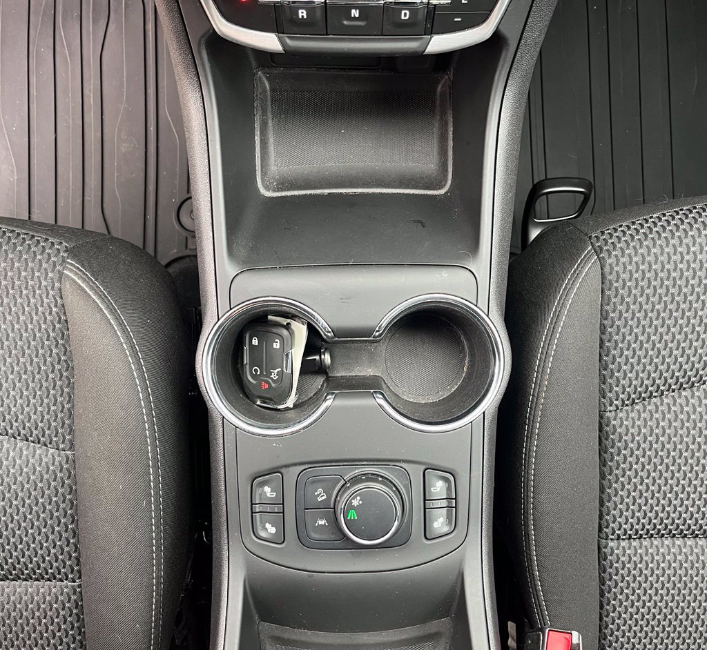 Used 2024 GMC Terrain SLE w/ Driver Convenience Package FWD image 27