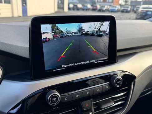 Used 2022 Ford Escape SE w/ SE Sport Appearance Package image 25