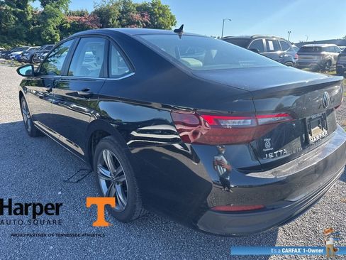 Used 2023 Volkswagen Jetta SE FWD image 3