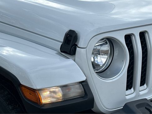 Used 2023 Jeep Gladiator Overland image 25