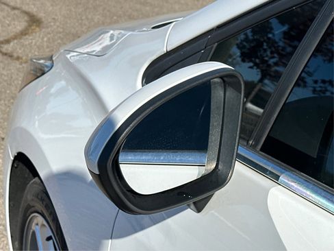 Used 2017 Chevrolet Cruze LT image 23