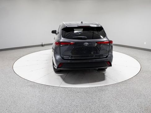 Used 2022 Toyota Highlander XLE image 34