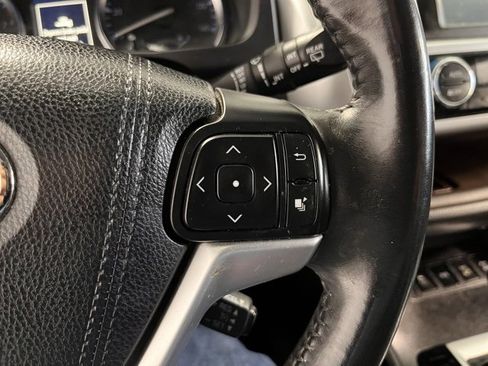 Used 2015 Toyota Highlander XLE image 26