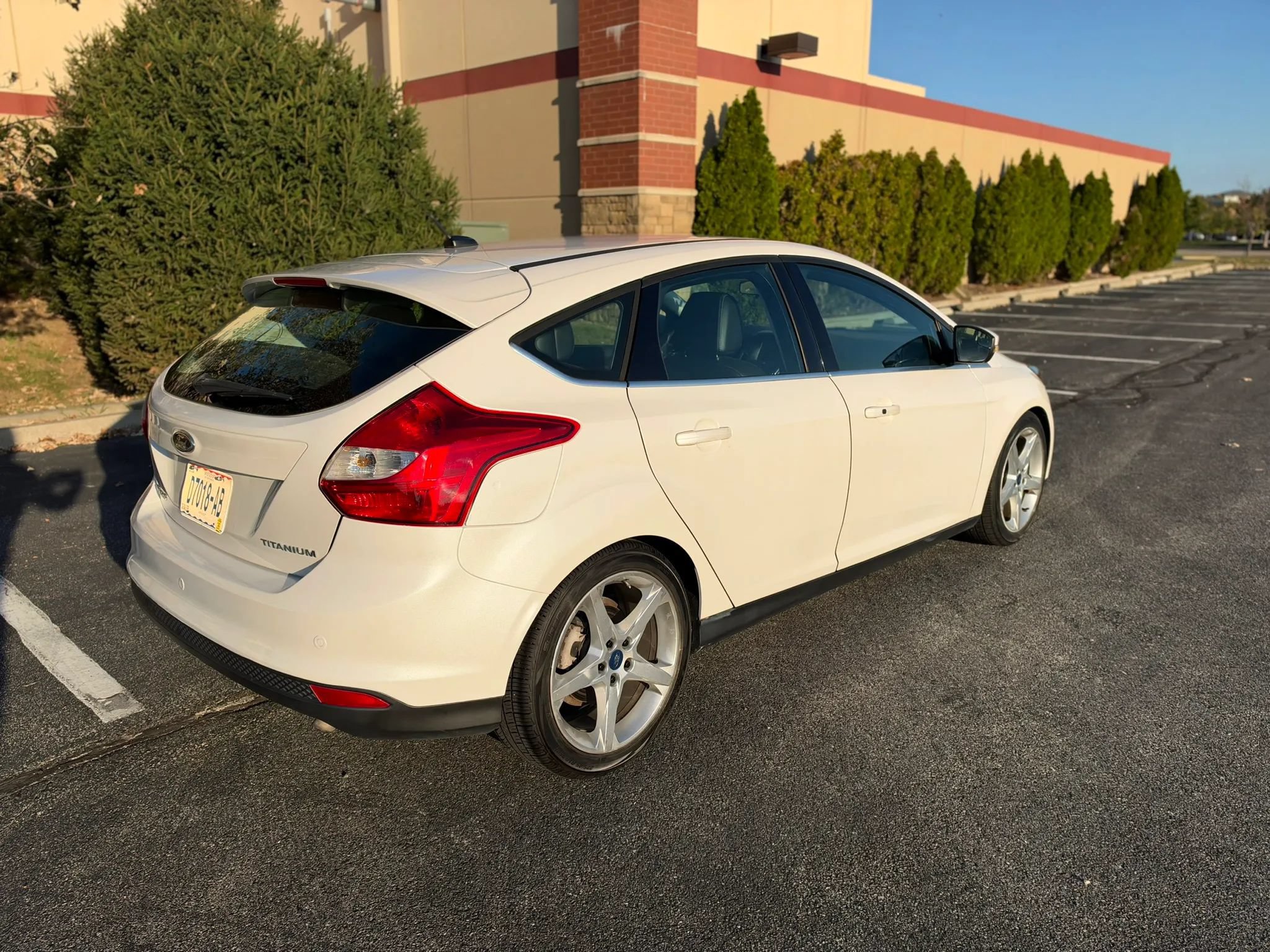 Used 2014 Ford Focus Titanium FWD image 8