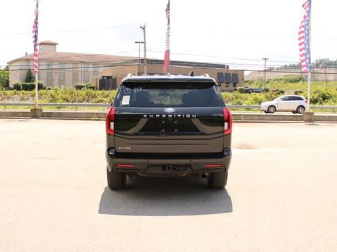Used 2025 Ford Expedition Active AWD/4WD image 5