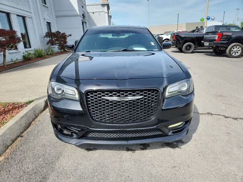 Used 2017 Chrysler 300 S w/ S Model Appearance Package RWD image 8