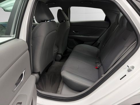 Certified 2023 Hyundai Elantra SE image 13