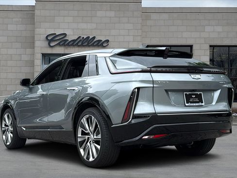 Certified 2025 Cadillac Lyriq Luxury w/ LPO, Floor Liner Package AWD/4WD image 4