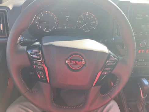Used 2025 Nissan Frontier PRO-4X image 8