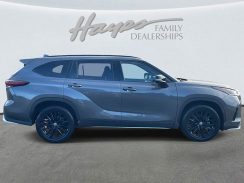 Used 2024 Toyota Highlander XSE image 32