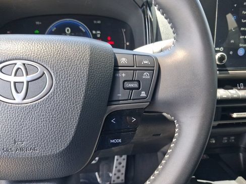 Used 2025 Toyota Camry SE FWD image 19