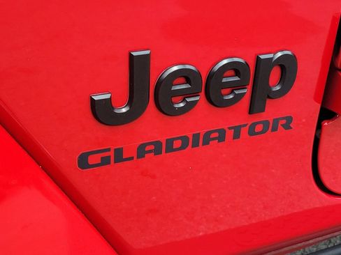 Used 2021 Jeep Gladiator Sport AWD/4WD image 13