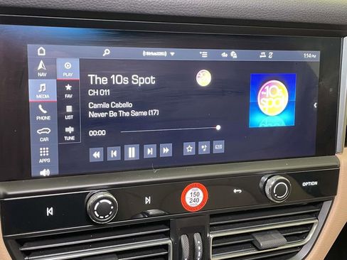 Used 2025 Porsche Macan image 31