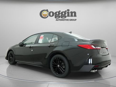 New 2026 Toyota Camry SE image 10