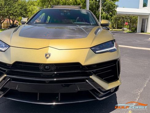 Used 2024 Lamborghini Urus Performante AWD/4WD image 3