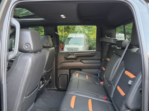 Used 2024 GMC Sierra 3500 AT4 w/ Technology Package AWD/4WD image 23