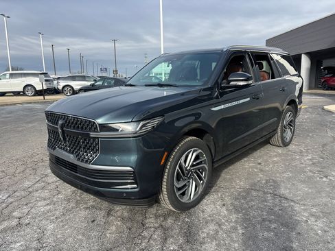 New 2026 Lincoln Navigator Reserve AWD/4WD image 3