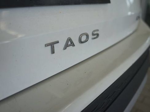 Used 2022 Volkswagen Taos SE w/ Panoramic Sunroof Package AWD/4WD image 13