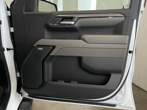 Used 2022 Chevrolet Silverado 1500 ZR2 image 18