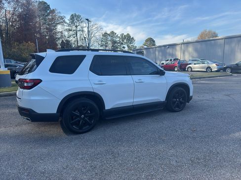 Used 2025 Honda Pilot Black Edition image 4