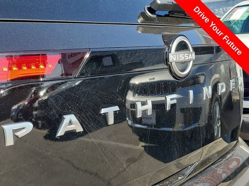 Used 2025 Nissan Pathfinder S FWD image 27
