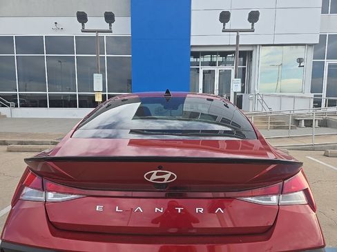 Used 2025 Hyundai Elantra Sport image 12