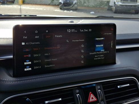 Used 2023 Genesis G70 2.0T image 18