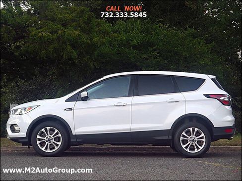 Used 2017 Ford Escape SE image 2