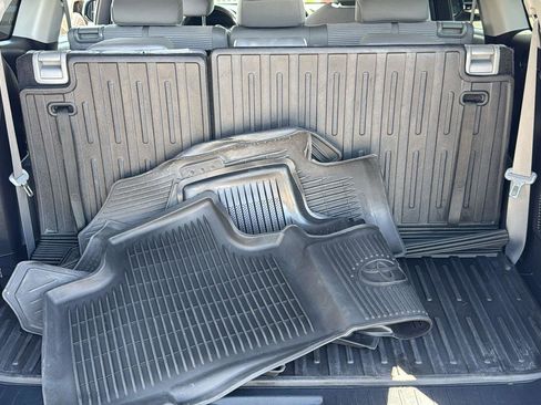 Used 2023 Toyota Highlander LE FWD image 31