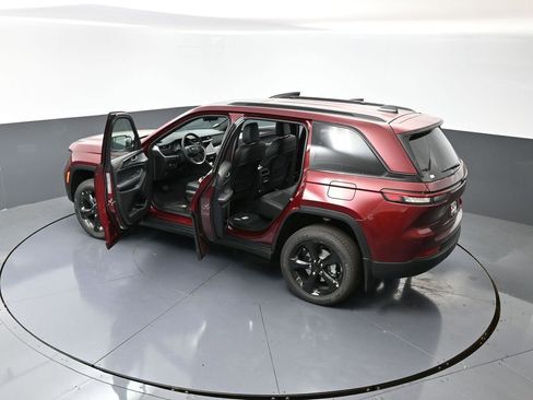 New 2025 Jeep Grand Cherokee Altitude w/ Trailer Tow Package image 46