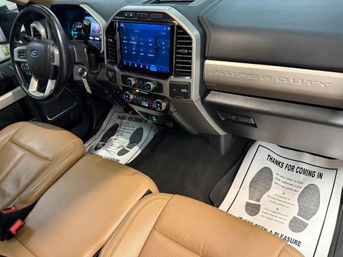 Used 2022 Ford F350 Lariat w/ Chrome Package image 9
