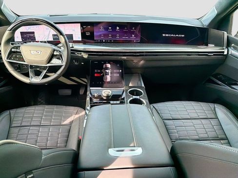 Certified 2025 Cadillac Escalade ESV V AWD/4WD image 22