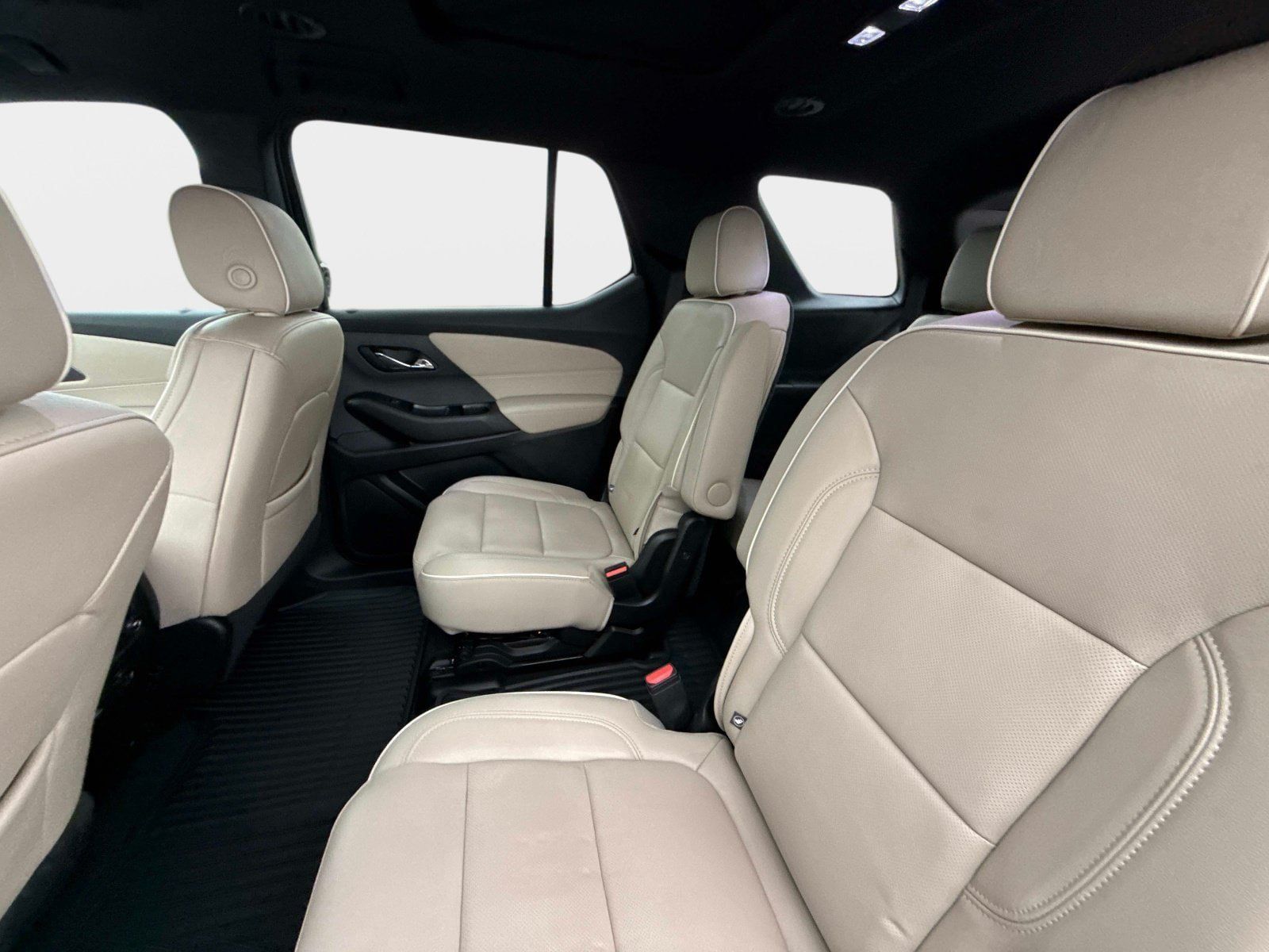 Used 2023 Chevrolet Traverse Premier FWD image 16