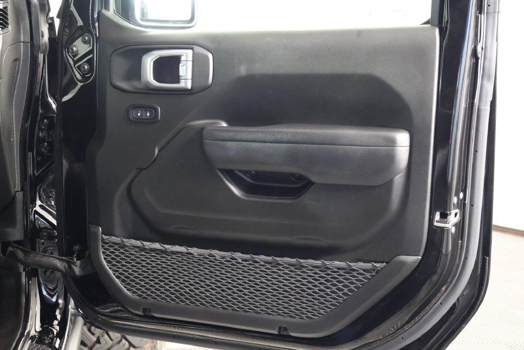 Used 2025 Jeep Wrangler Sport AWD/4WD image 13