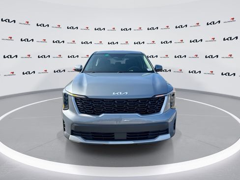 Certified 2024 Kia Sorento LX FWD image 3