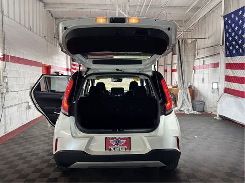 Used 2023 Kia Soul LX w/ LX Technology Package FWD image 11