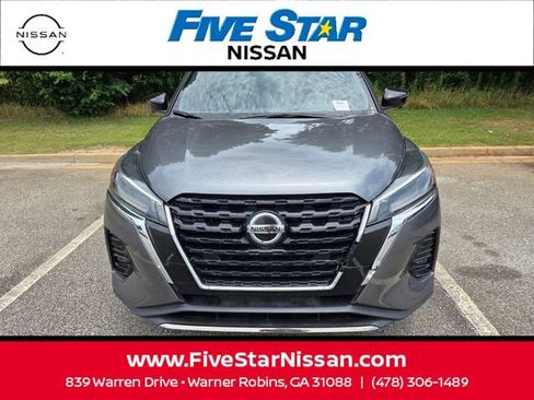Used 2024 Nissan Kicks SR w/ Interior Electronics Package FWD image 2