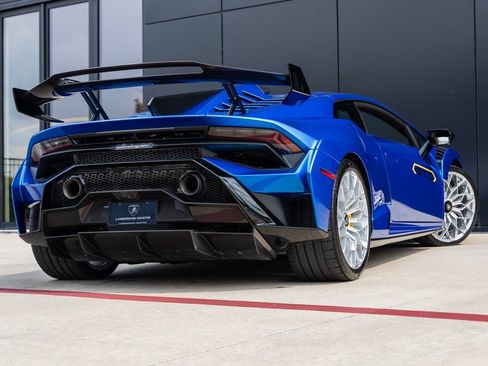 Used 2022 Lamborghini Huracan STO RWD image 10